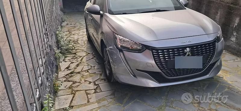 Usata Peugeot 208 Active 75 CV (55 kW) 2020 Grigio Utilitaria