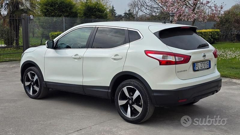 Usata Nissan Qashqai 110 CV (80 kW) 2016 Bianco SUV