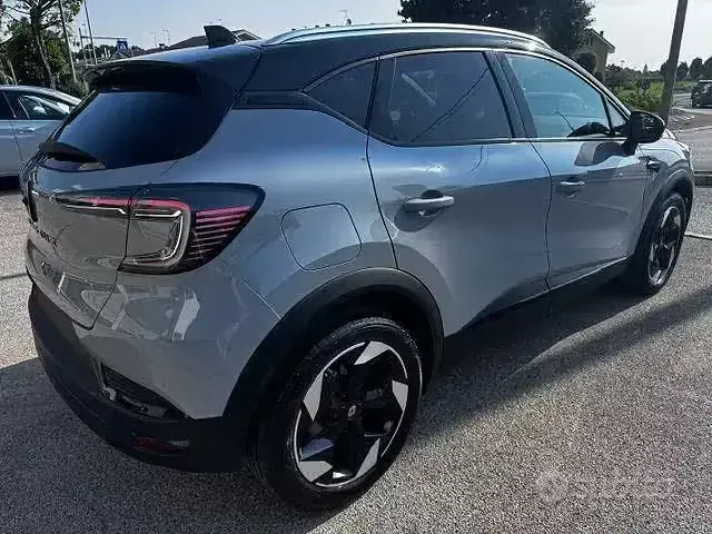 Usata Renault Captur 101 CV (74 kW) 2025 Grigio SUV