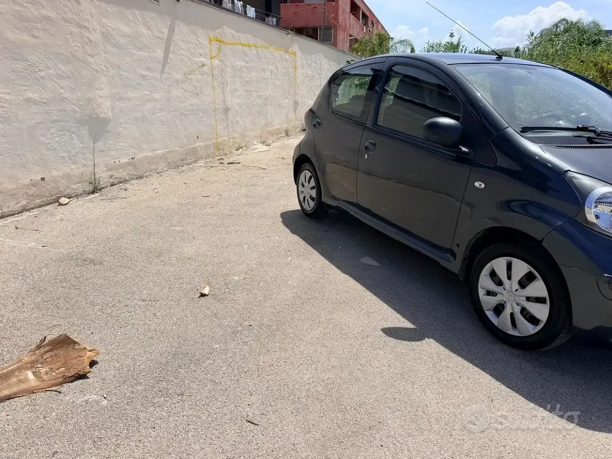 Usata Toyota Aygo Sol 54 CV (39 kW) 2006 Grigio Utilitaria