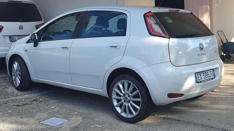 Usata Fiat Punto Easy 75 CV (55 kW) 2014 Bianco Utilitaria