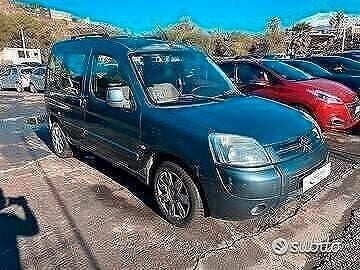 Verde Usata 2006 Citroën Berlingo Monovolume | 2900 € (Buon prezzo) - Immagine 1/4