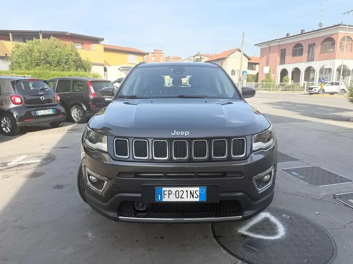 Usata Jeep Compass Limited 140 CV (102 kW) 2018 Grigio SUV