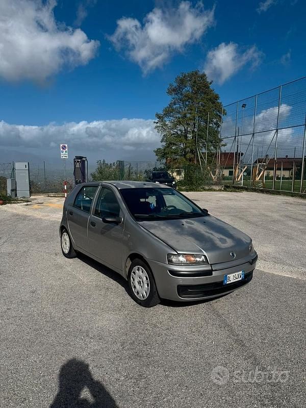 Grigio Usata 2000 Fiat Punto Due volumi | 750 € (Ottimo prezzo) - Immagine 1/4