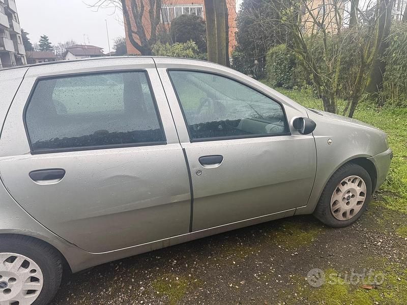 Usata Fiat Punto 80 CV (58 kW) 2001 Utilitaria