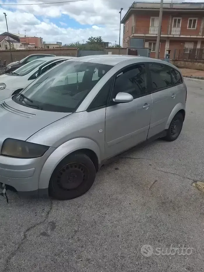 Usata Audi A2 75 CV (55 kW) 2004 Grigio Utilitaria