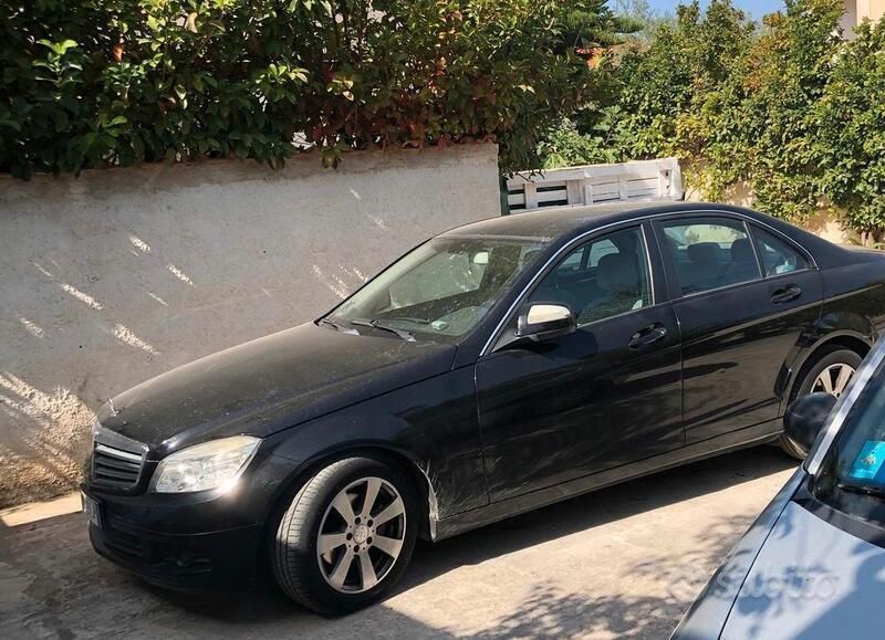 Nero Usata 2008 Mercedes C200 Classic Tre volumi | 5900 € (Buon prezzo) - Immagine 1/2