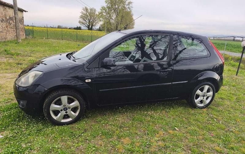Second-hand Ford Fiesta Titanium 68 CP (50 kW) 2007 Hatchback