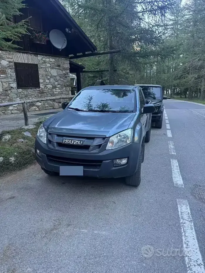 Usata Isuzu D-Max 163 CV (119 kW) 2014 Bluazzurro Cabrio