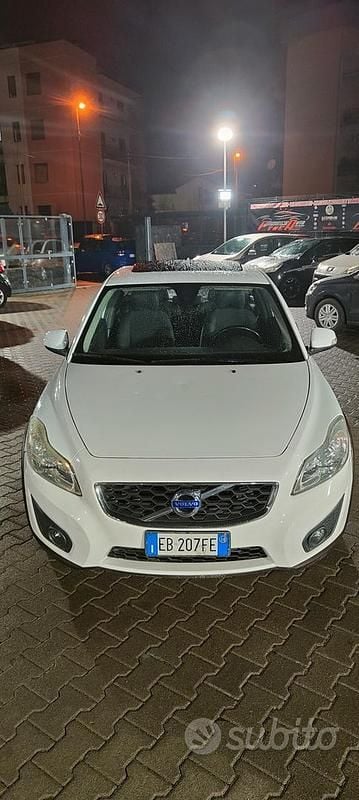 Usata Volvo C30 R-Design 115 CV (84 kW) 2011 Bianco Utilitaria
