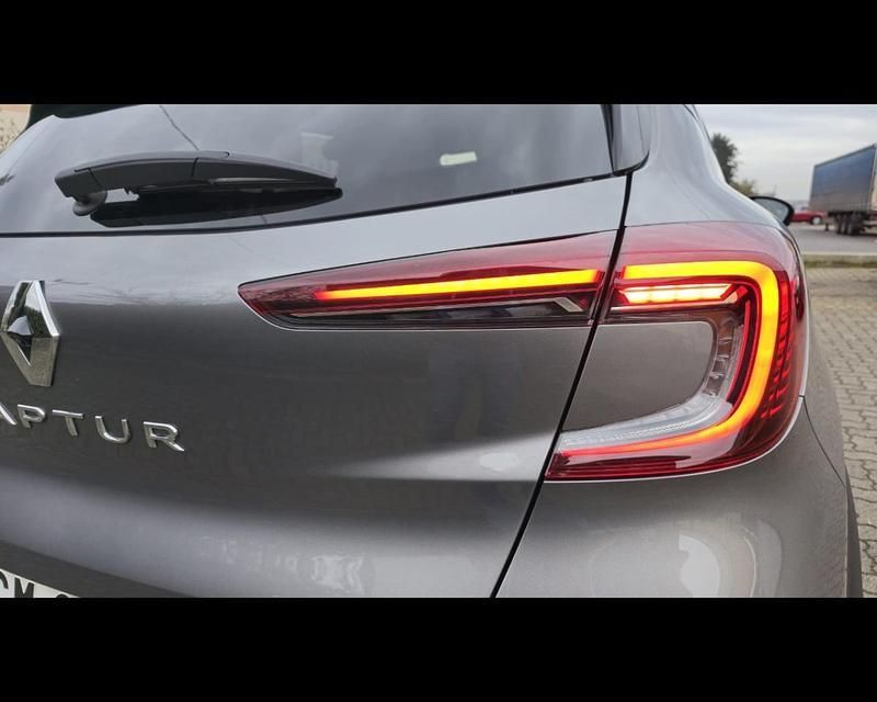 Usata Renault Captur Techno 140 CV (102 kW) 2022 Grigio scuro SUV