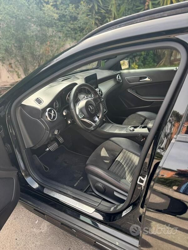 Usata Mercedes GLA200 Premium 136 CV (100 kW) 2017 Nero SUV