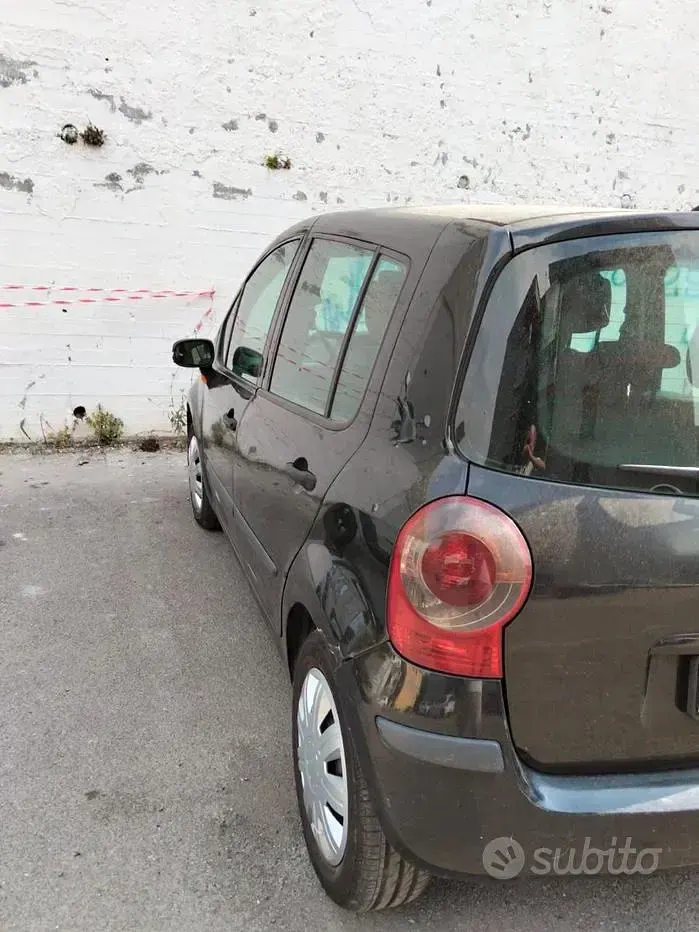 Usata Renault Modus 68 CV (50 kW) 2006 Nero Monovolume