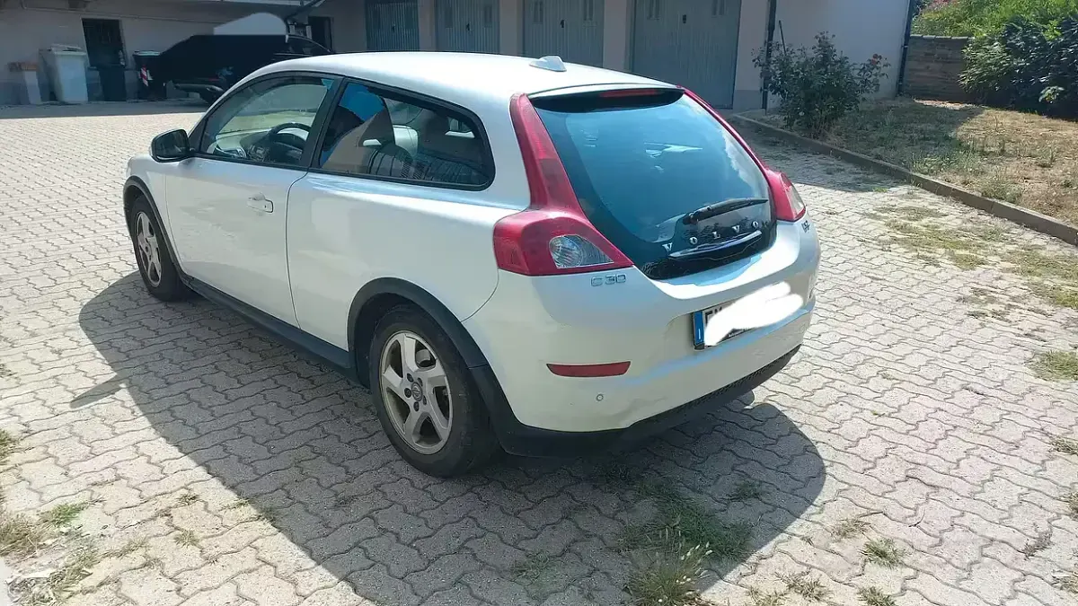 Usata Volvo C30 115 CV (84 kW) 2012 Bianco Utilitaria