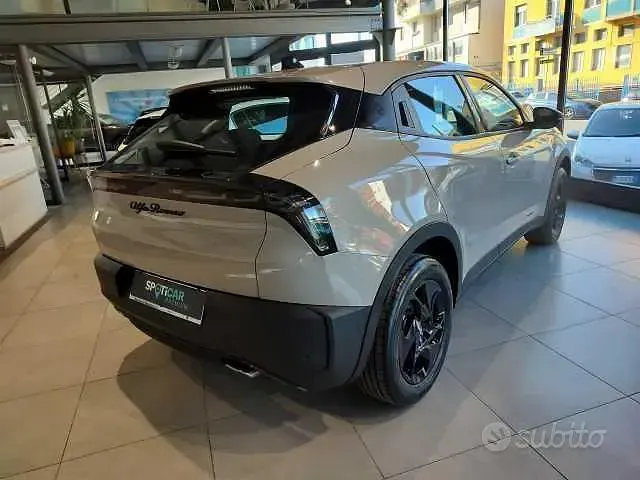 Käytetty Alfa Romeo Junior 136 HP (100 kW) 2025 Peessi Katumaasturi