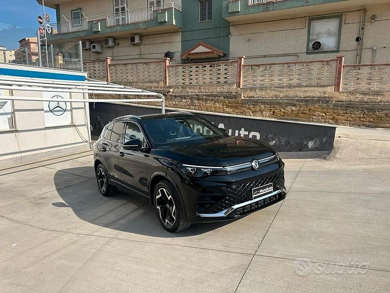 Usata VW Tiguan R-line 150 CV (110 kW) 2025 Nero SUV