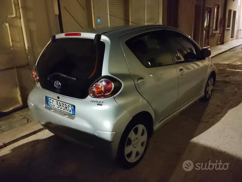 Usata Toyota Aygo 68 CV (50 kW) 2010 Grigio Utilitaria
