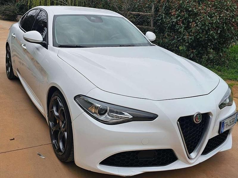 Usata Alfa Romeo Giulia Super 179 CV (131 kW) 2017 Bianco Berlina