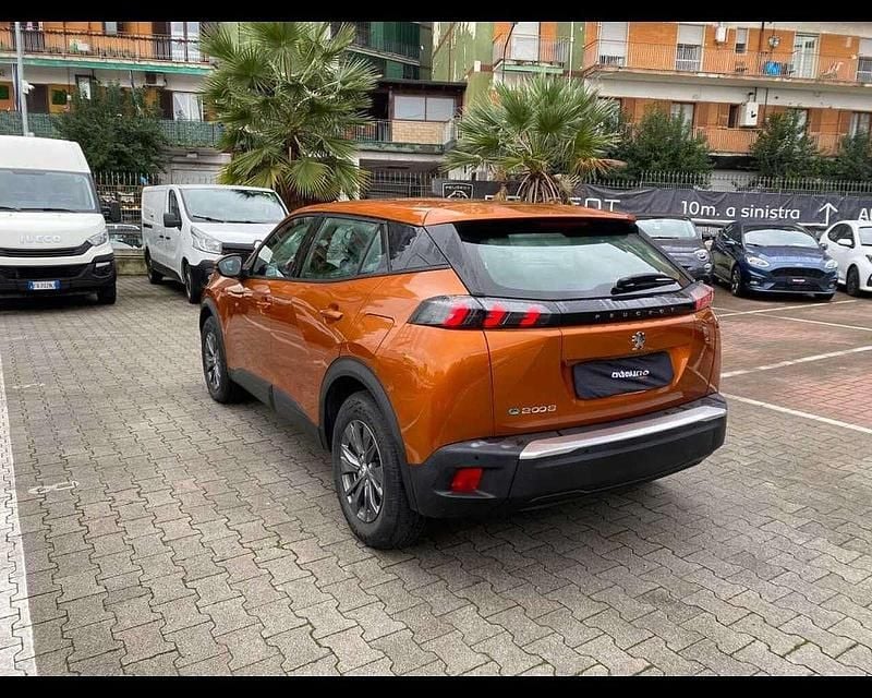 Usata Peugeot e-2008 Active 100 kW (136 CV) 2022 Arancione SUV