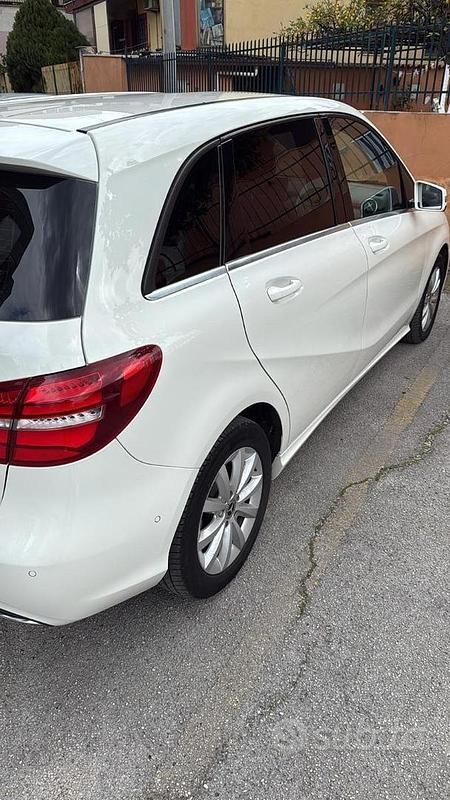 Begagnad Mercedes 180 Premium 109 HK (80 kW) 2018 Vit Sedan
