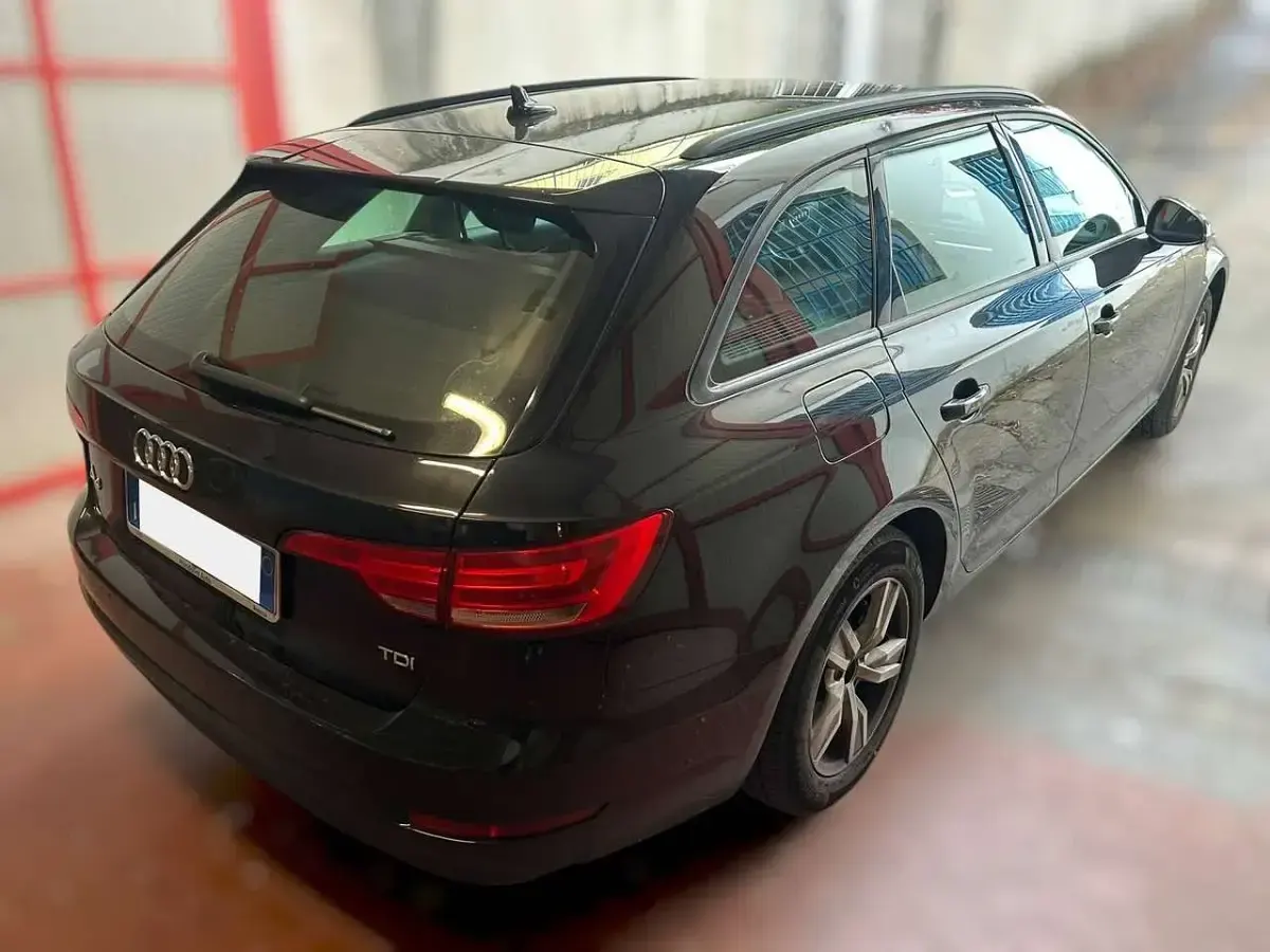 Usata Audi A4 Ambiente 122 CV (89 kW) 2017 Nero Station wagon