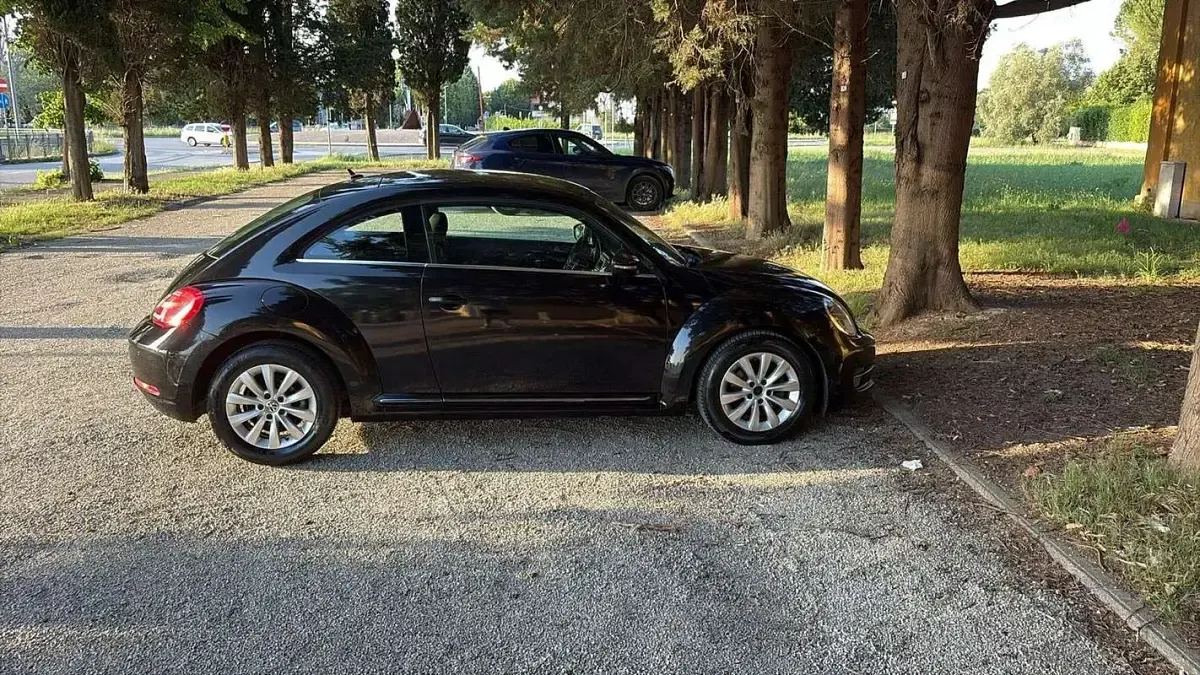 Usata VW Beetle 105 CV (77 kW) 2014 Nero Utilitaria