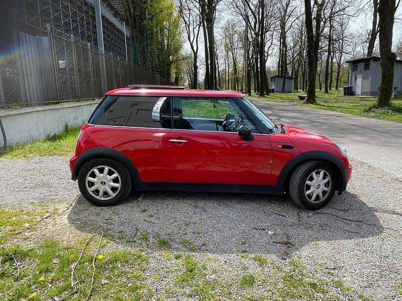 Usata Mini ONE 90 CV (66 kW) 2002 Rosso Utilitaria