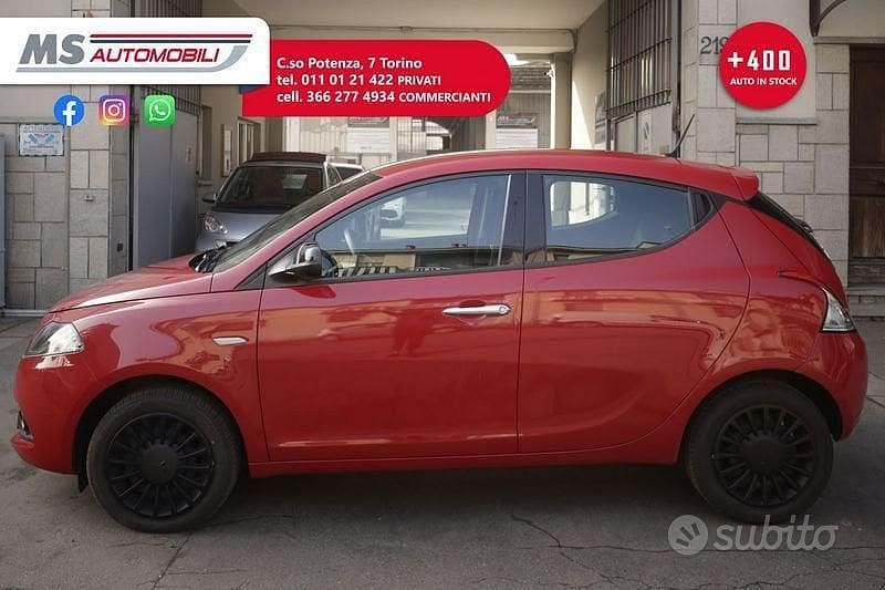 Usata Lancia Ypsilon Silver 70 CV (51 kW) 2022 Rosso Utilitaria