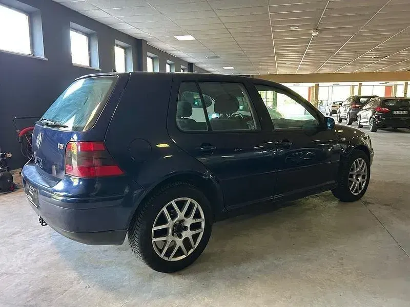 Usata VW Golf IV Highline 131 CV (96 kW) 2003 Blu Berlina