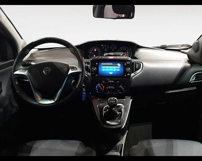 Usata Lancia Ypsilon S 69 CV (50 kW) 2024 Blu Utilitaria