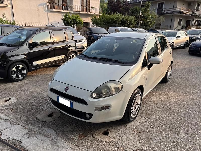 Bianco Usata 2013 Fiat Punto Lounge Berlina | 4500 € (Cara) - Immagine 1/4