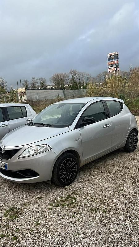Usata Lancia Ypsilon 2018 Grigio Utilitaria