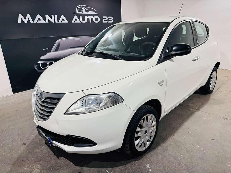 Usata Lancia Ypsilon 80 CV (58 kW) 2014 Nero Utilitaria