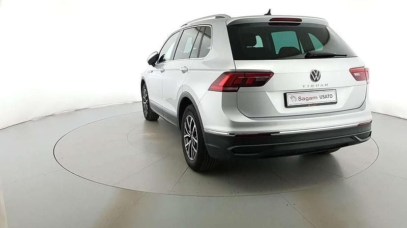 Usata VW Tiguan Life 131 CV (96 kW) 2021 Grigio SUV