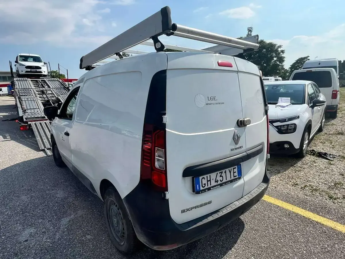 Usata Renault Kangoo 95 CV (69 kW) 2022 Bianco Monovolume
