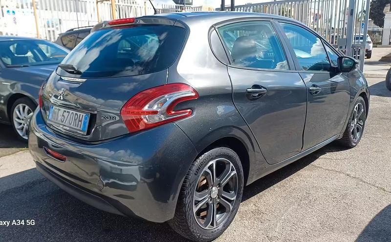 Usata Peugeot 208 Allure 95 CV (69 kW) 2015 Grigio Utilitaria