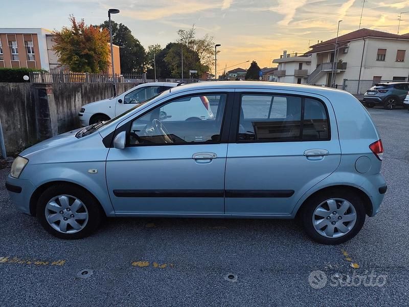 Blu Usata 2005 Hyundai Getz Due volumi | 1600 € (Buon prezzo) - Immagine 1/4