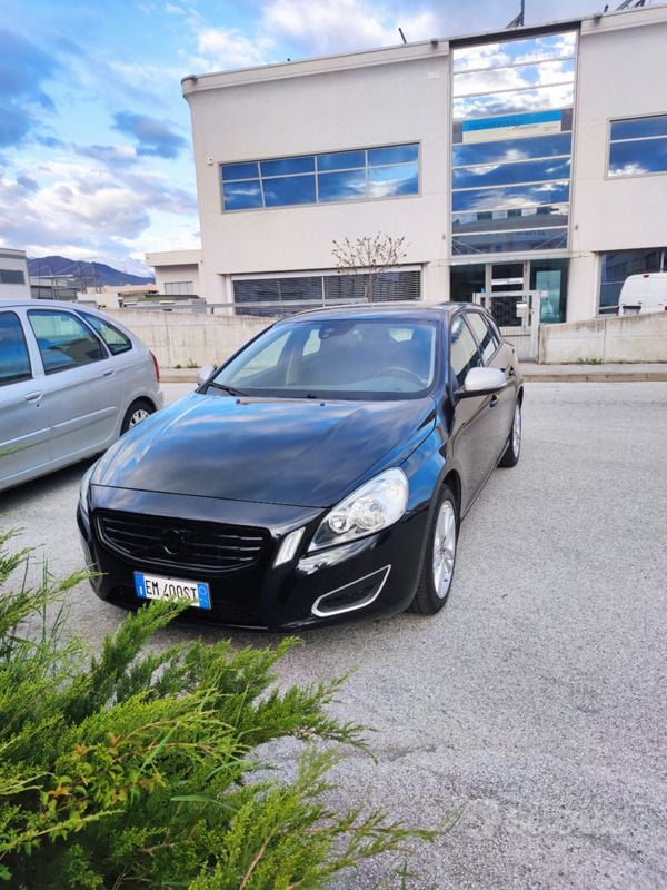 Nero Usata 2012 Volvo V60 Momentum Station wagon | 9500 € (Cara) - Immagine 1/4