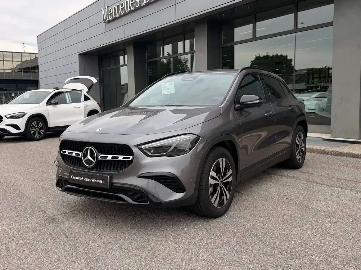Nuova Mercedes GLA200 150 CV (110 kW) 2026 Grigio montagna SUV