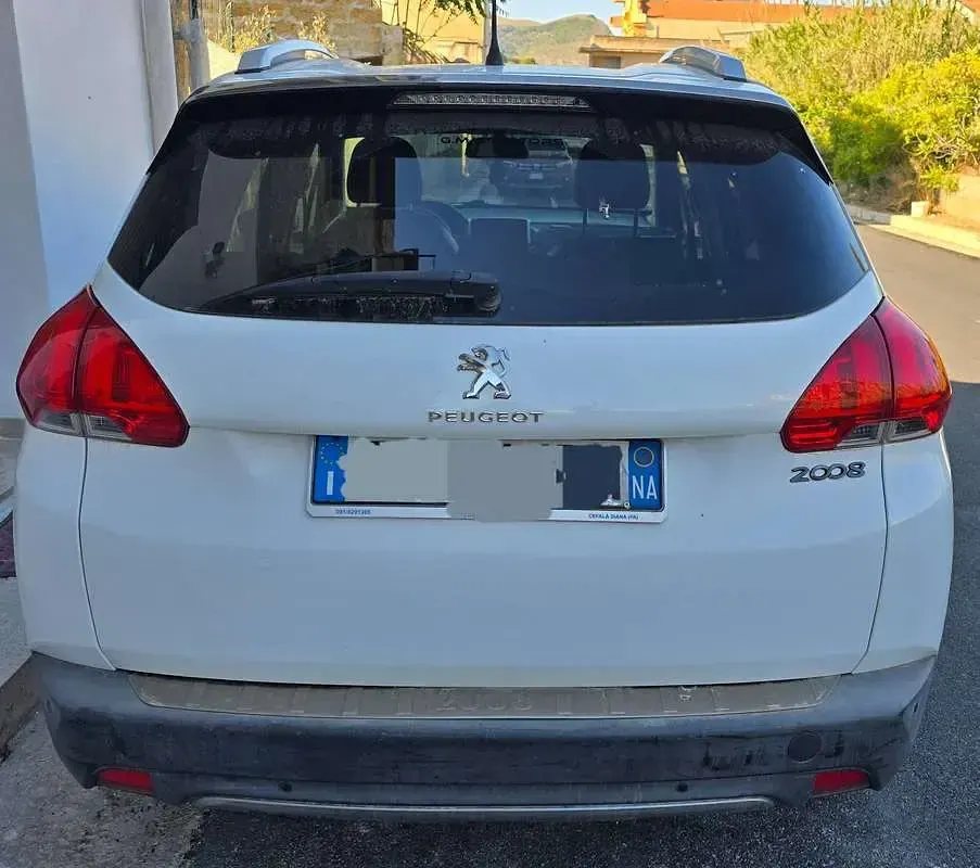 Usata Peugeot 2008 Allure 92 CV (67 kW) 2014 Bianco SUV