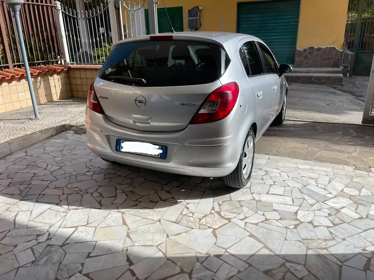 Usata Opel Corsa Edition 95 CV (69 kW) 2010 Grigio Utilitaria
