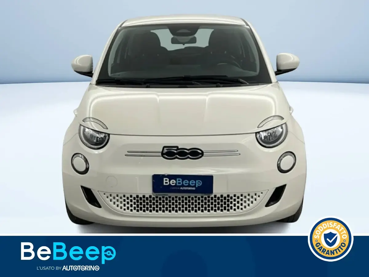 Usata Fiat 500e Red 69 kW (95 CV) 2024 Bianco pastello Berlina
