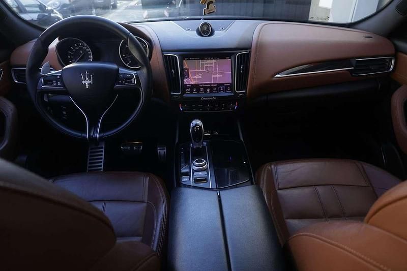 Usata Maserati Levante 275 CV (202 kW) 2017 Grigio SUV