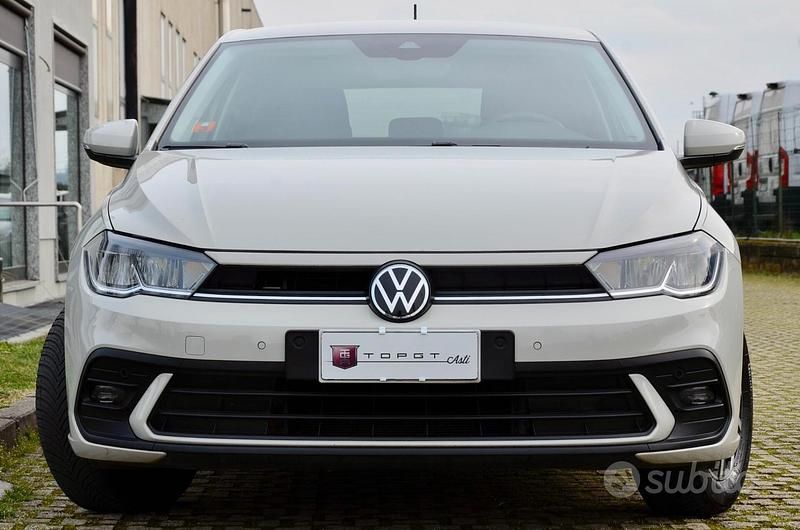 Usata VW Polo Life 95 CV (69 kW) 2023 Grigio Utilitaria
