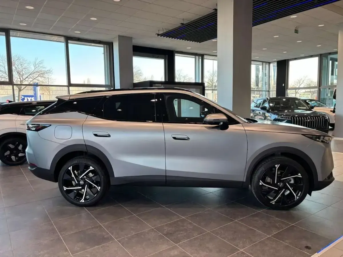 Nuova Omoda 7 143 CV (105 kW) 2026 Matte gray SUV
