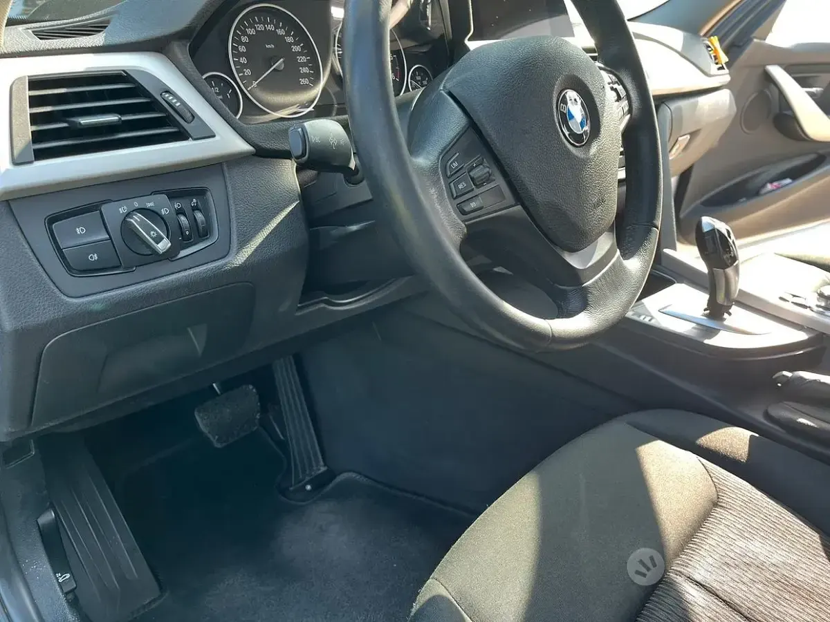 Usata BMW 318 150 CV (110 kW) 2016 Grigio Berlina