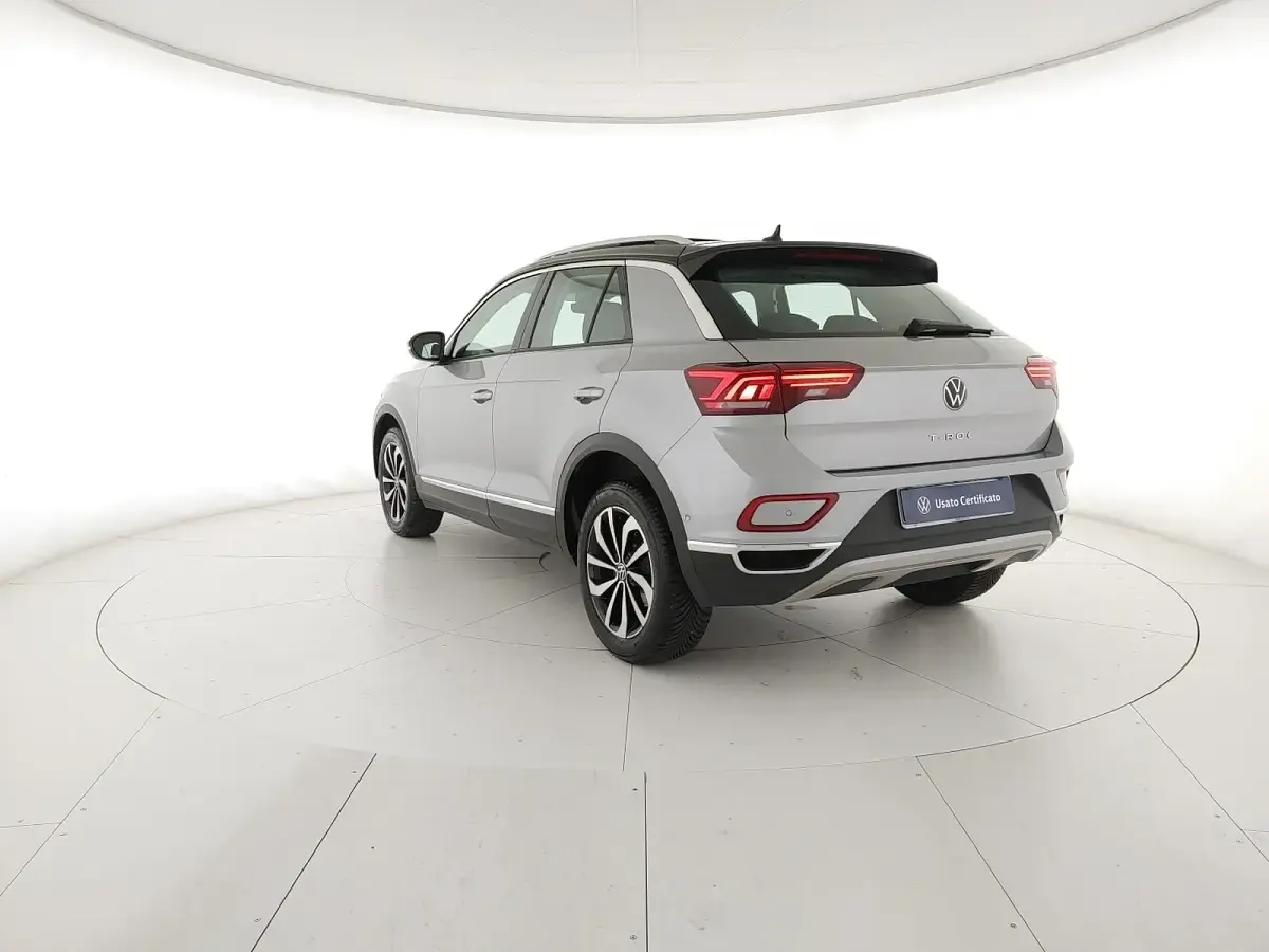 Usata VW T-Roc Style 110 CV (80 kW) 2023 Pyrit silver metallizzato nero SUV