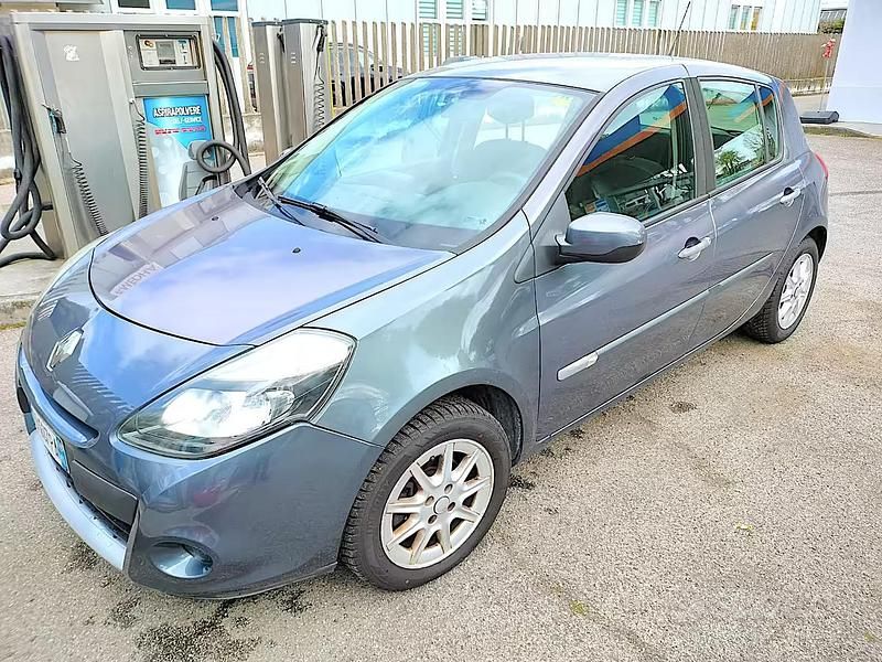 Usata Renault Clio II 2010 Blu Berlina
