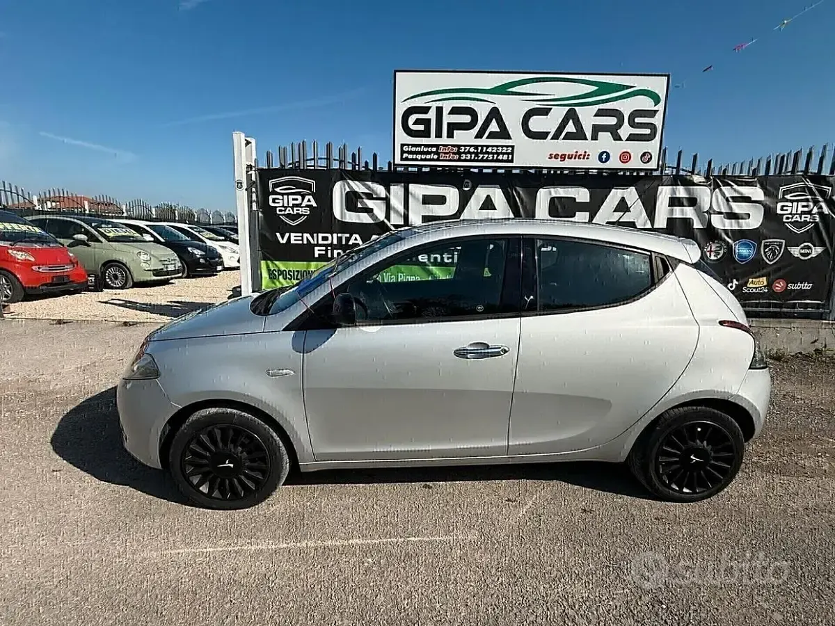 Usata Lancia Ypsilon Platinum 69 CV (50 kW) 2012 Grigio Utilitaria