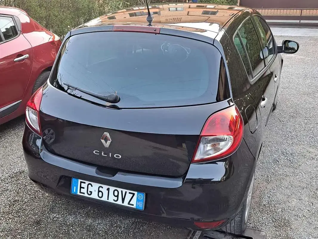 Usata Renault Clio III 75 CV (55 kW) 2011 Nero Berlina